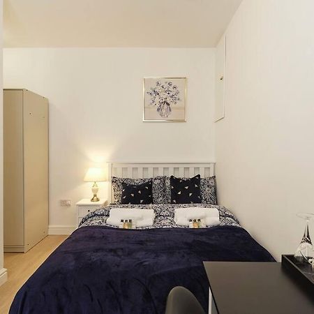 Rofennie Suite -Luxury Ensuite Room! Maidstone Eksteriør billede