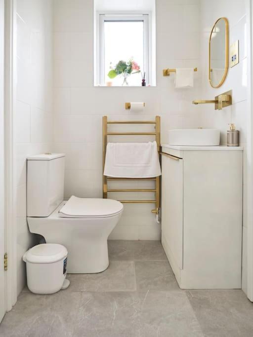 Rofennie Suite -Luxury Ensuite Room! Maidstone Eksteriør billede